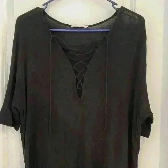 Lush Short Sleeve Top - Picture 2 of 9